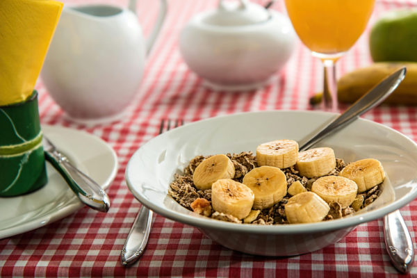 A bowl of food topped with slices of banana
