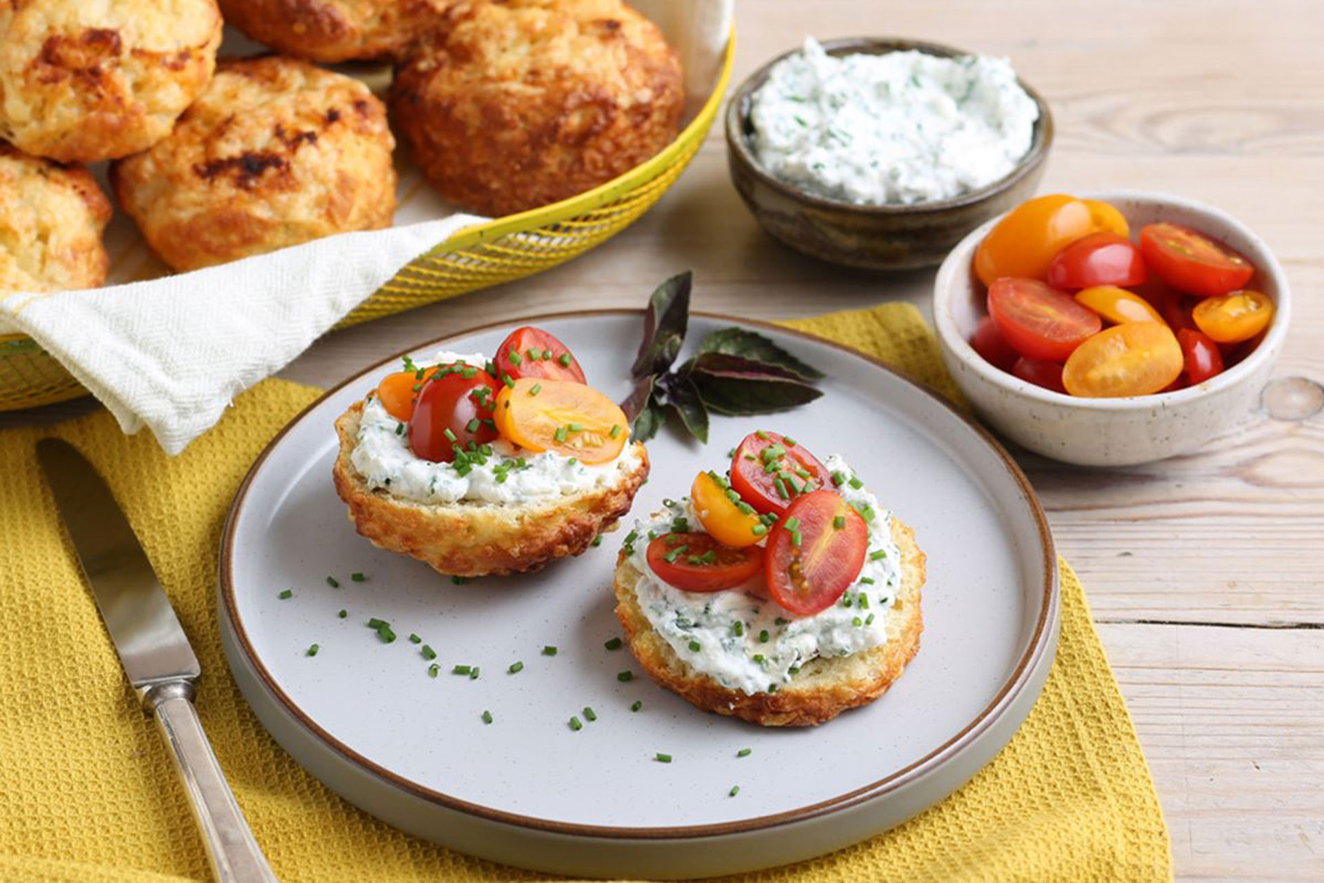 Cheese scones with balsamic tomatoes