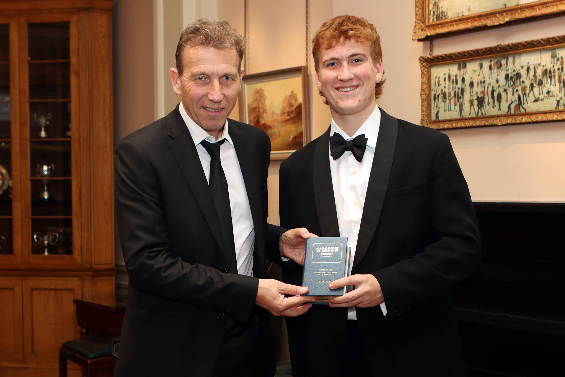 Michael Atherton with Wisden schoolboy cricketer of the year Ollie Sykes