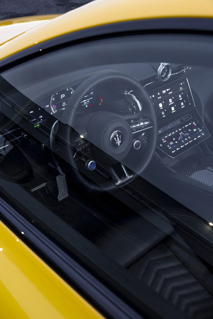 The steering wheel of the Maserati GranTurismo Trofeo