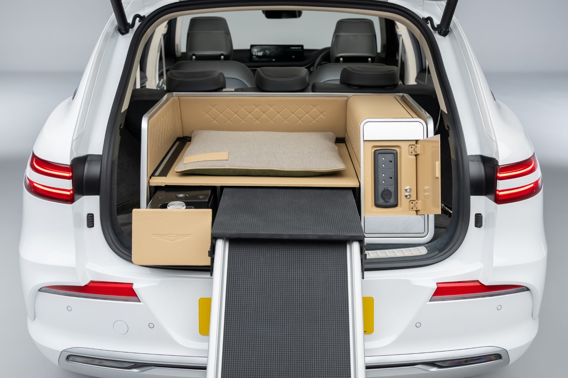 Genesis X Dog module with dog bed, cushion and ramp.