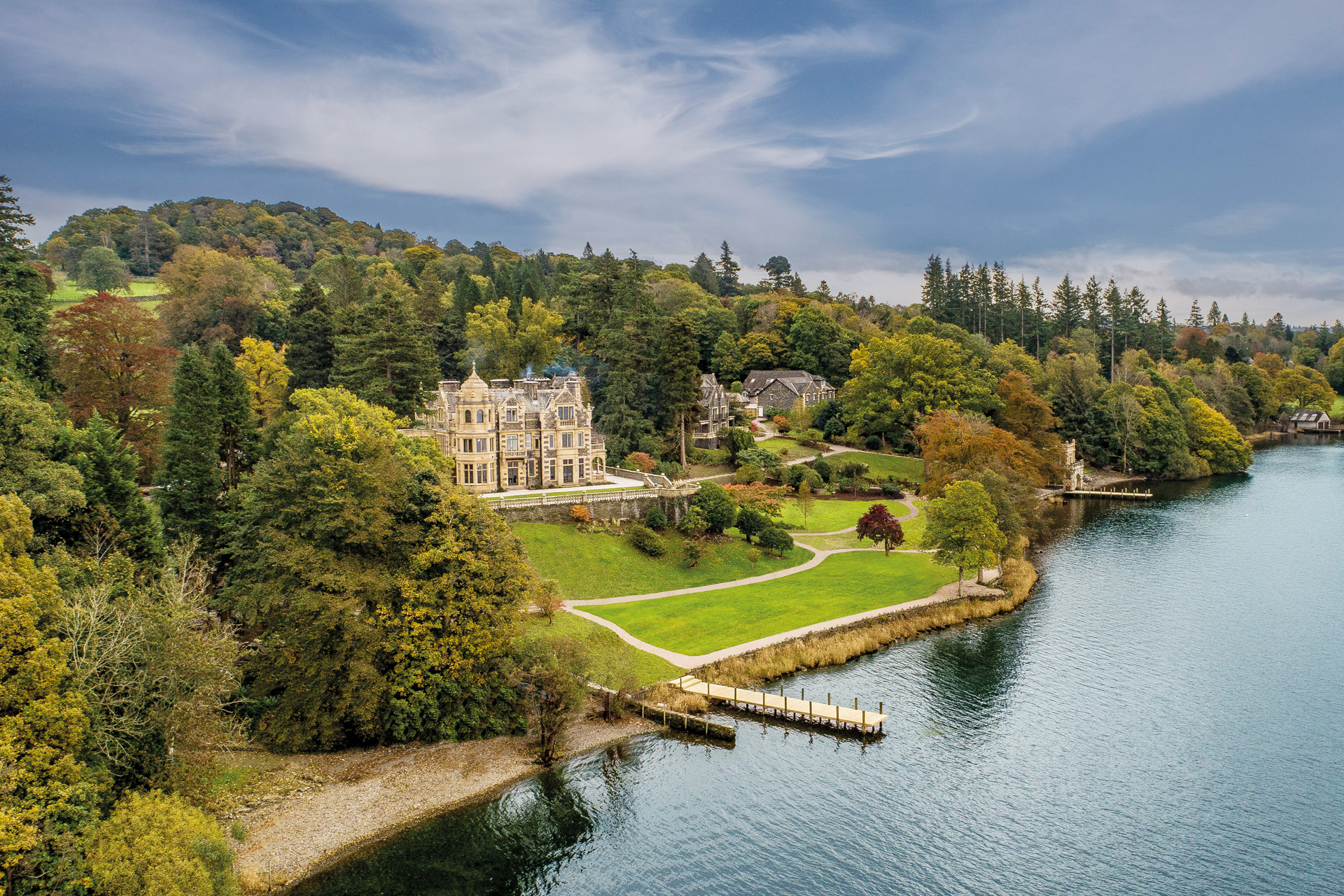 Langdale Chase Hotel on the edge of a lake | summer holiday ideas