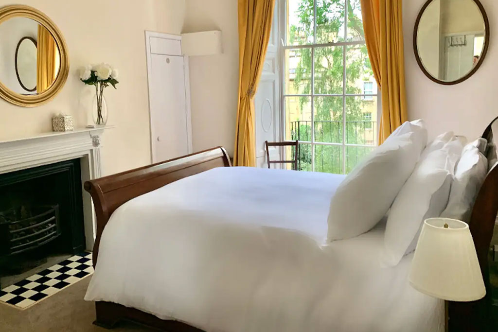 Apartment in Regency Crescent, Bath