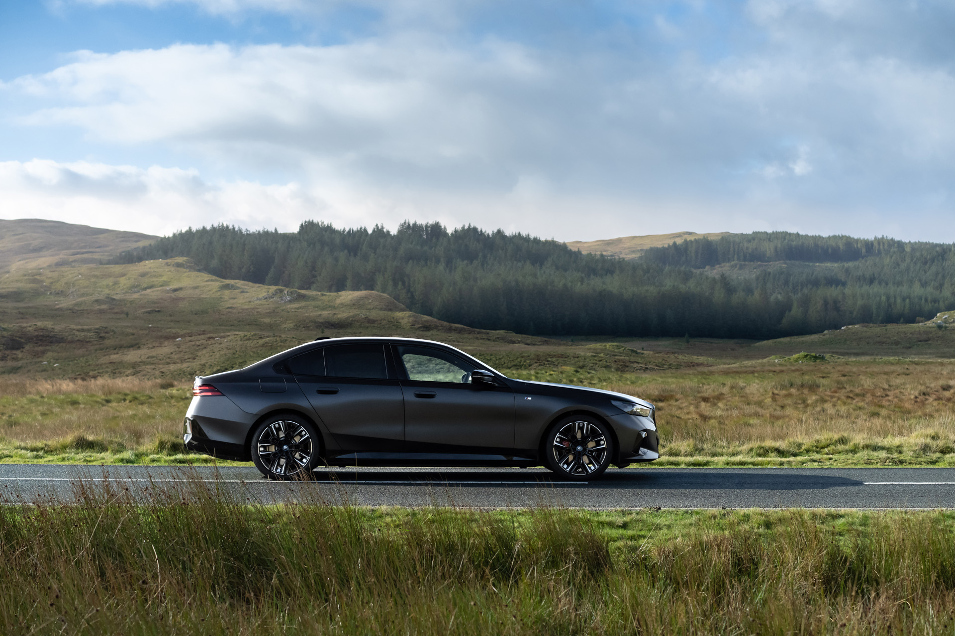 The BMW i5 M60x on a country road