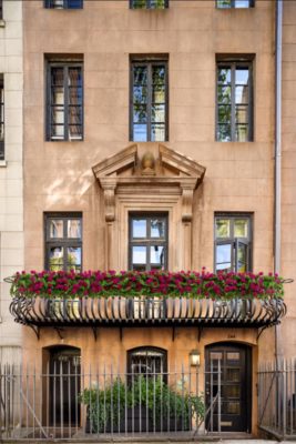 Exterior of Katharine Hepburn's NTC townhouse, built in 1899.