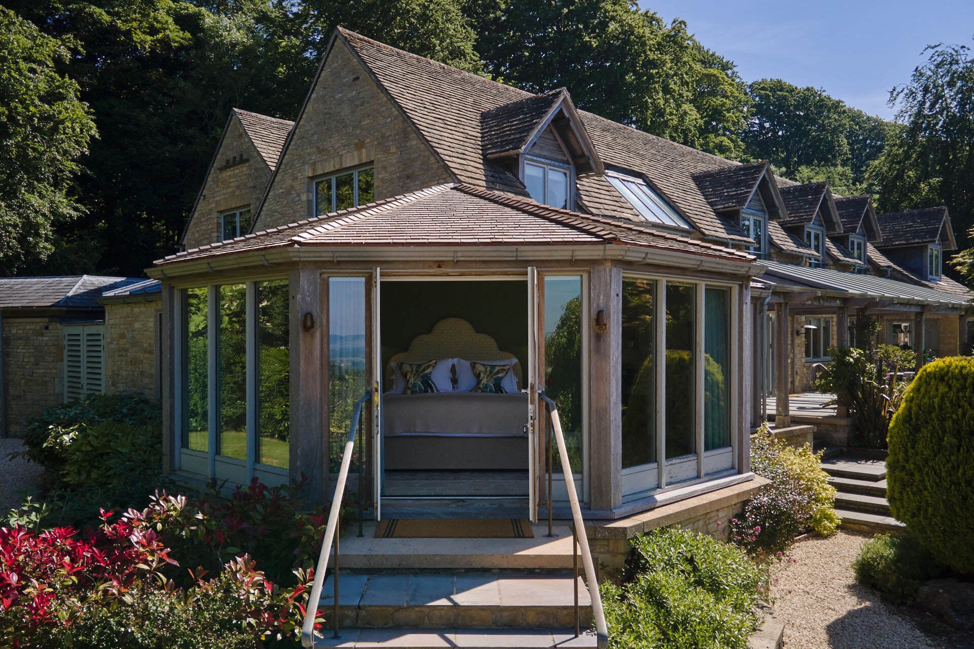 Cottage with floor-to-ceiling windows