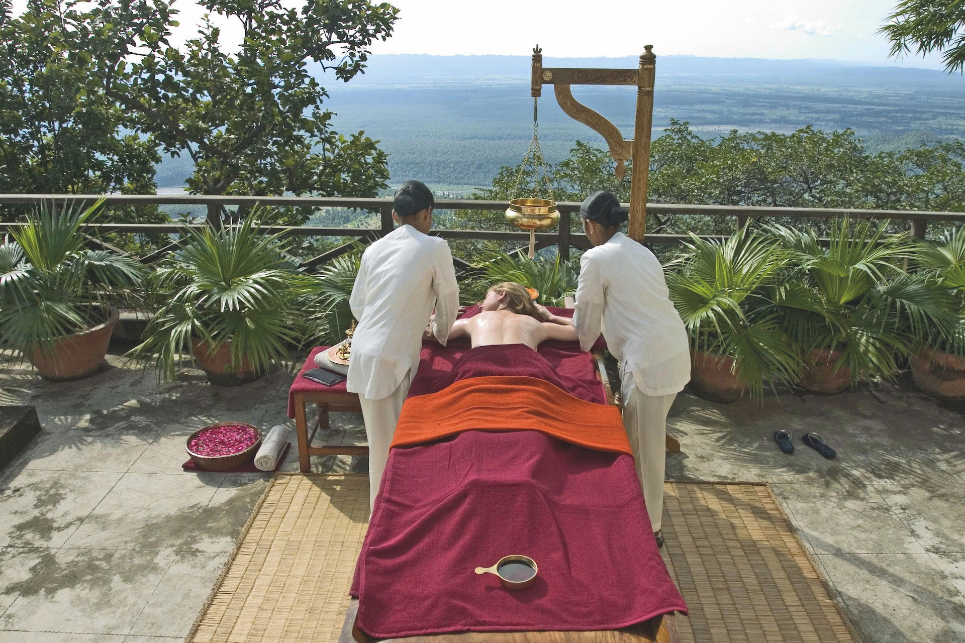 Two therapists giving a massage at Ananda in the Himalayas