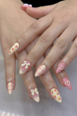 Hands with pink bow nails