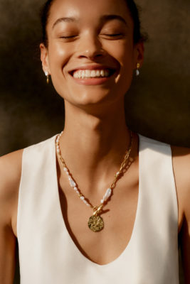 Woman wearing gold and pearl jewellery