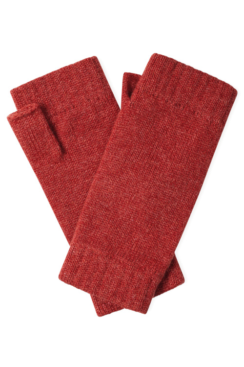 Red wristwarmers