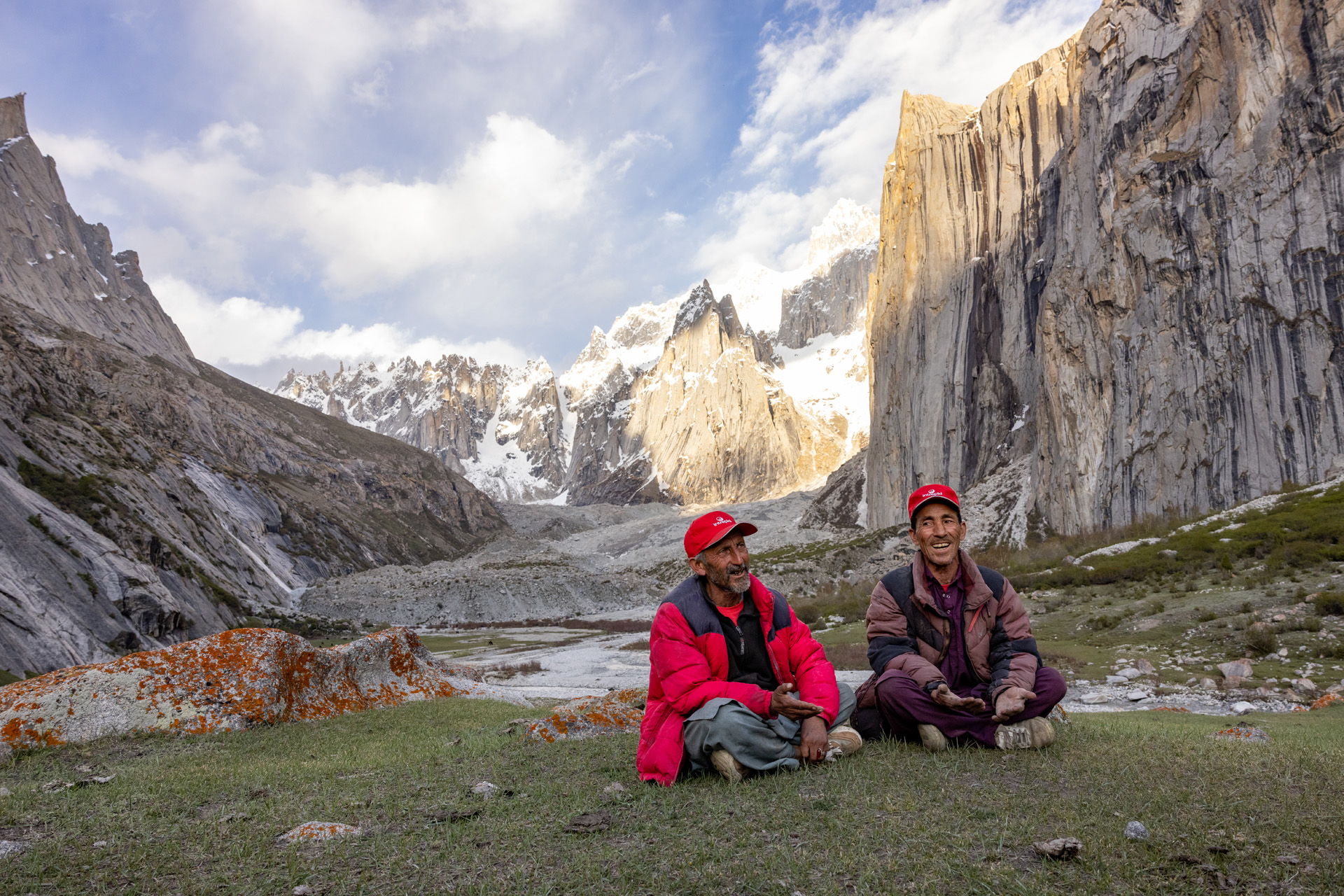Pakistan Nangma valley campsite porters