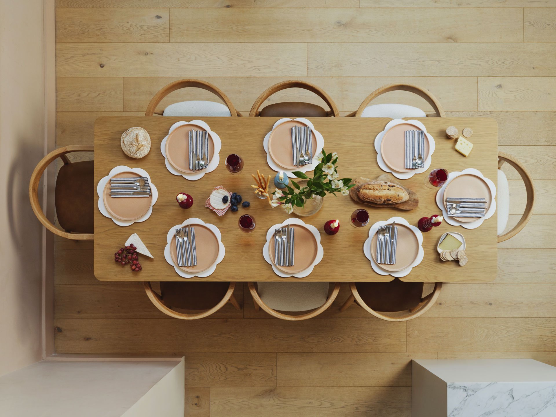 Swyft dining table and chairs