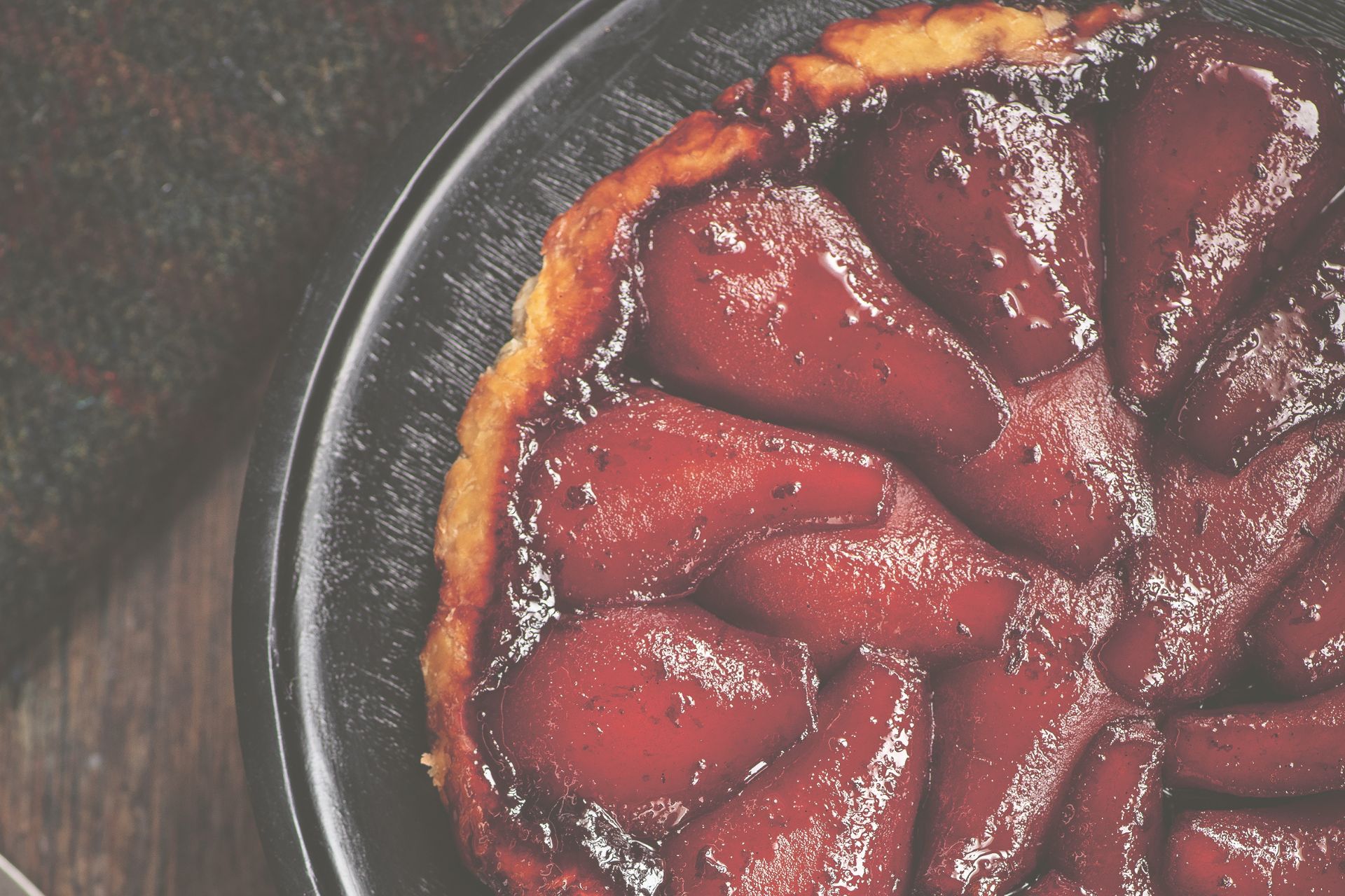 Pear tarte tatin in a black dish