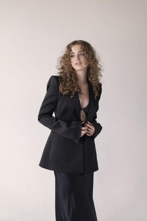 Ariella Glaser On Starring As Sara Blum In White Bird | Interview