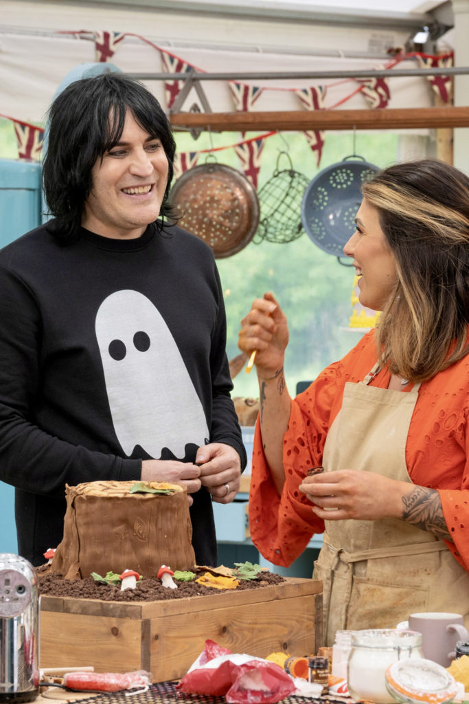 Noel Fielding and Georgie in Bake Off