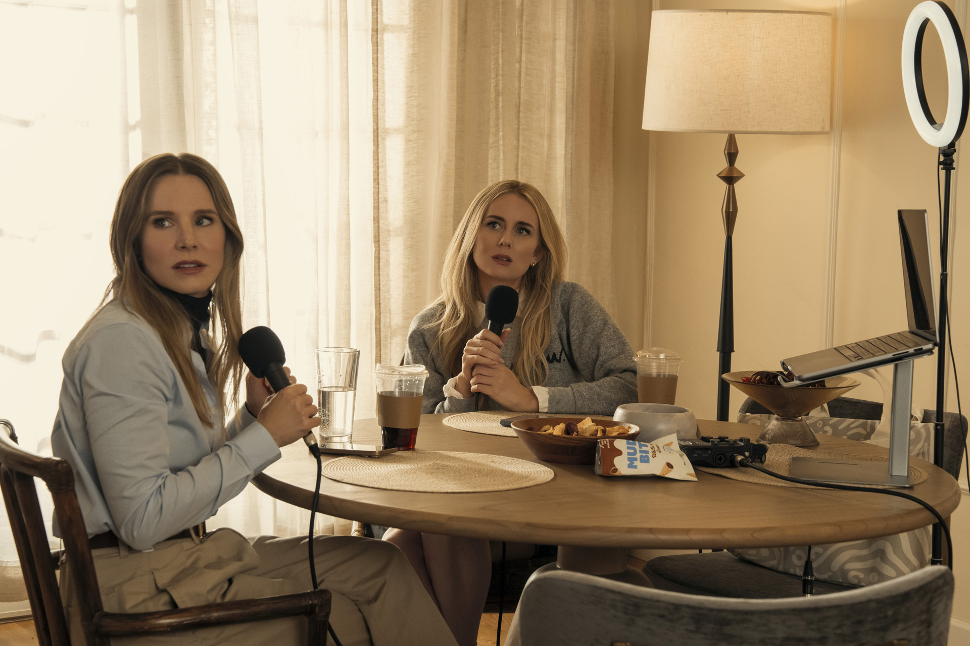 Kristen Bell as Joanne & Justine Lupe as Morgan in episode 203 of Nobody Wants This