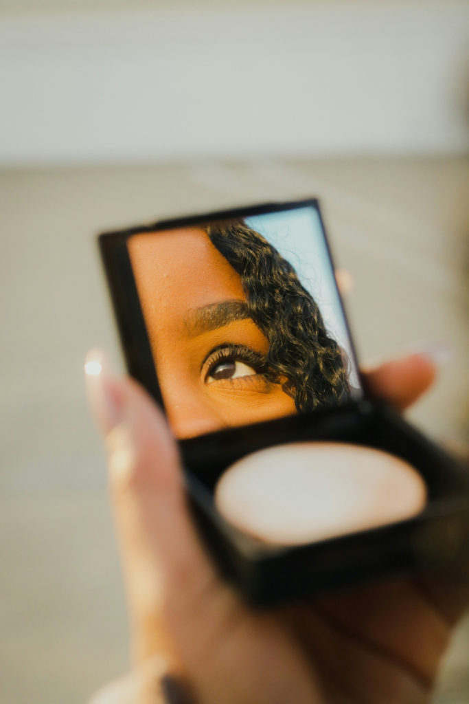 Compact mirror with view of someone's eye | Beauty Documentaries