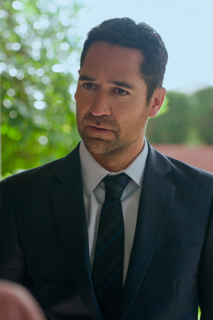 Manuel Garcia-Rulfo as Mickey Haller in episode 303 of The Lincoln Lawyer