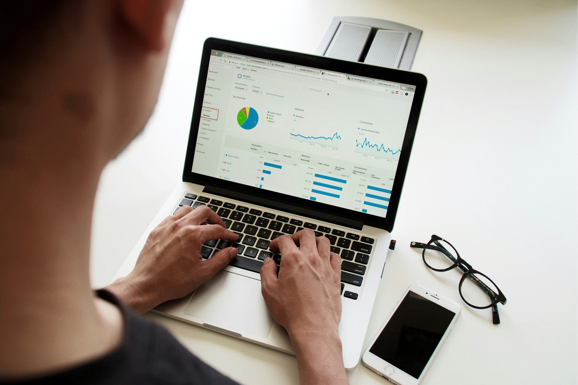 Trading on a laptop