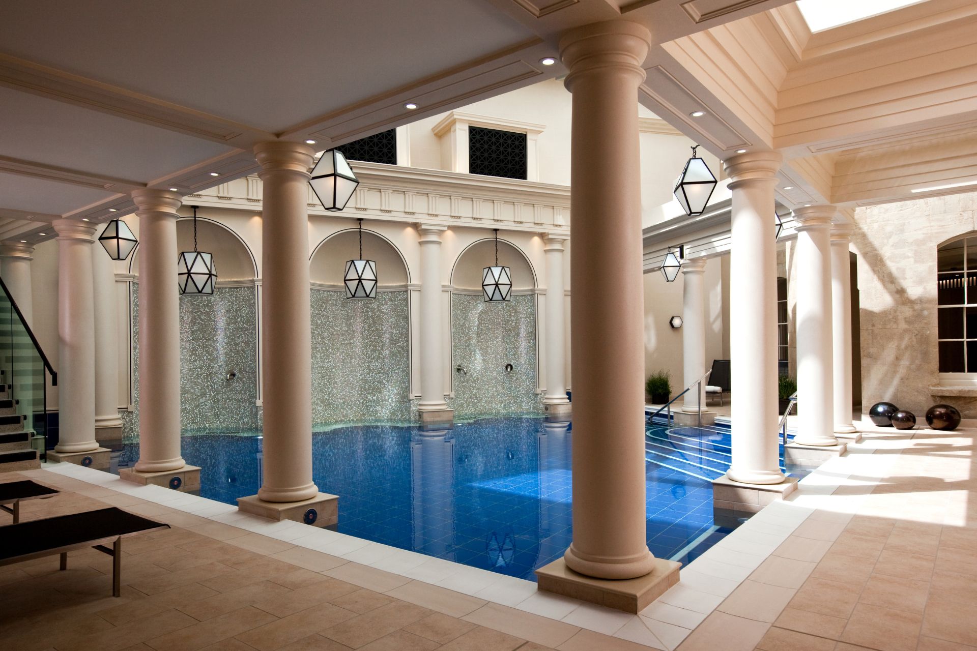 Thermal baths with stone columns