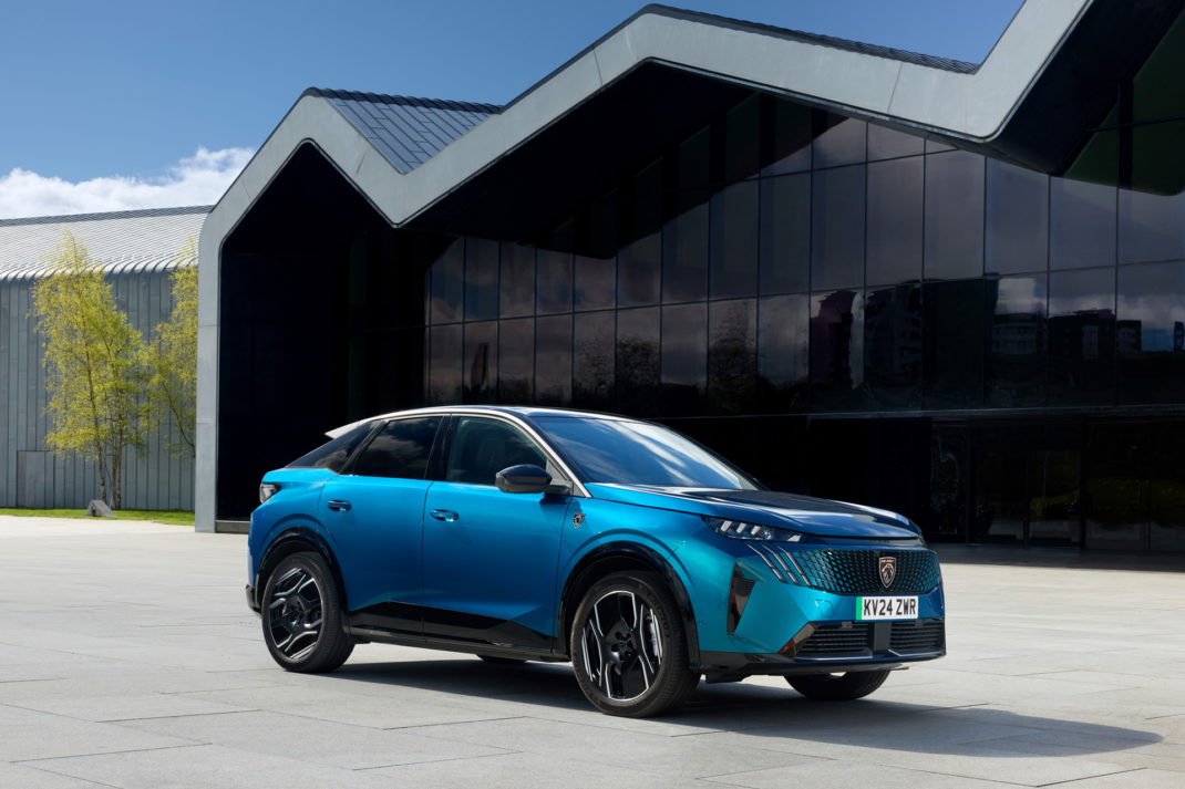 Peugeot e-3008 in electric blue