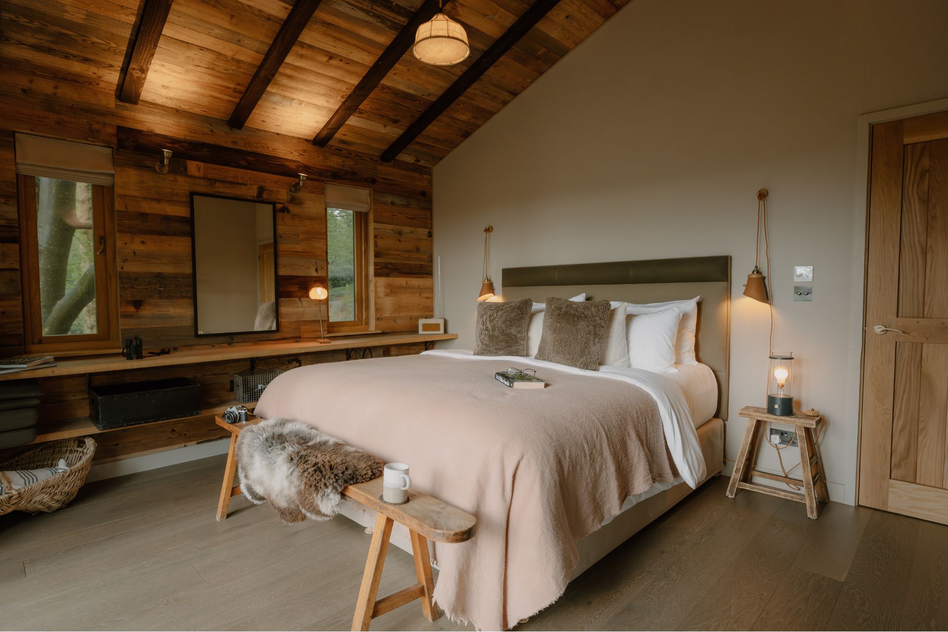 Treehouse bedroom with wooden ceiling