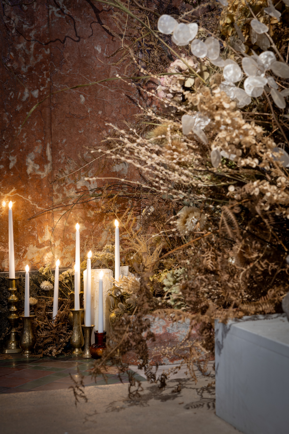How To Create A Natural Christmas Tablescape Using British Foliage