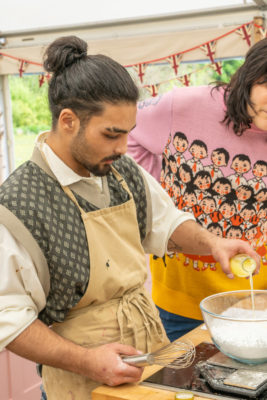 Dylan and Noel on Bake Off | what clothes the Bake Off contestants wear on the show
