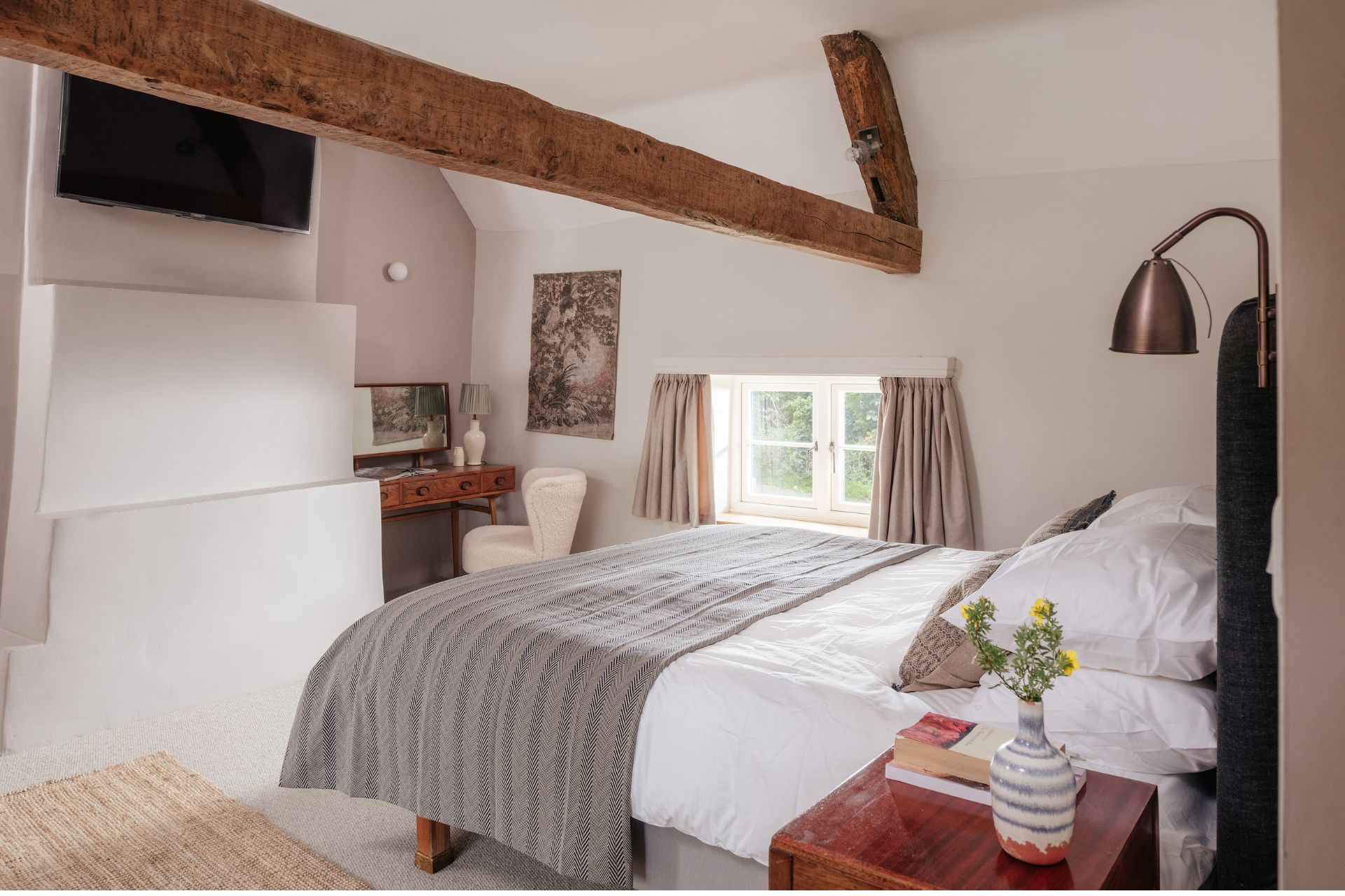 Cottage bedroom with exposed timbers and window seat