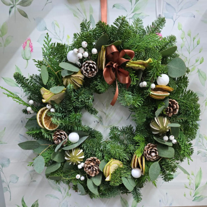 Flowwow Green Festive Fresh Wreath