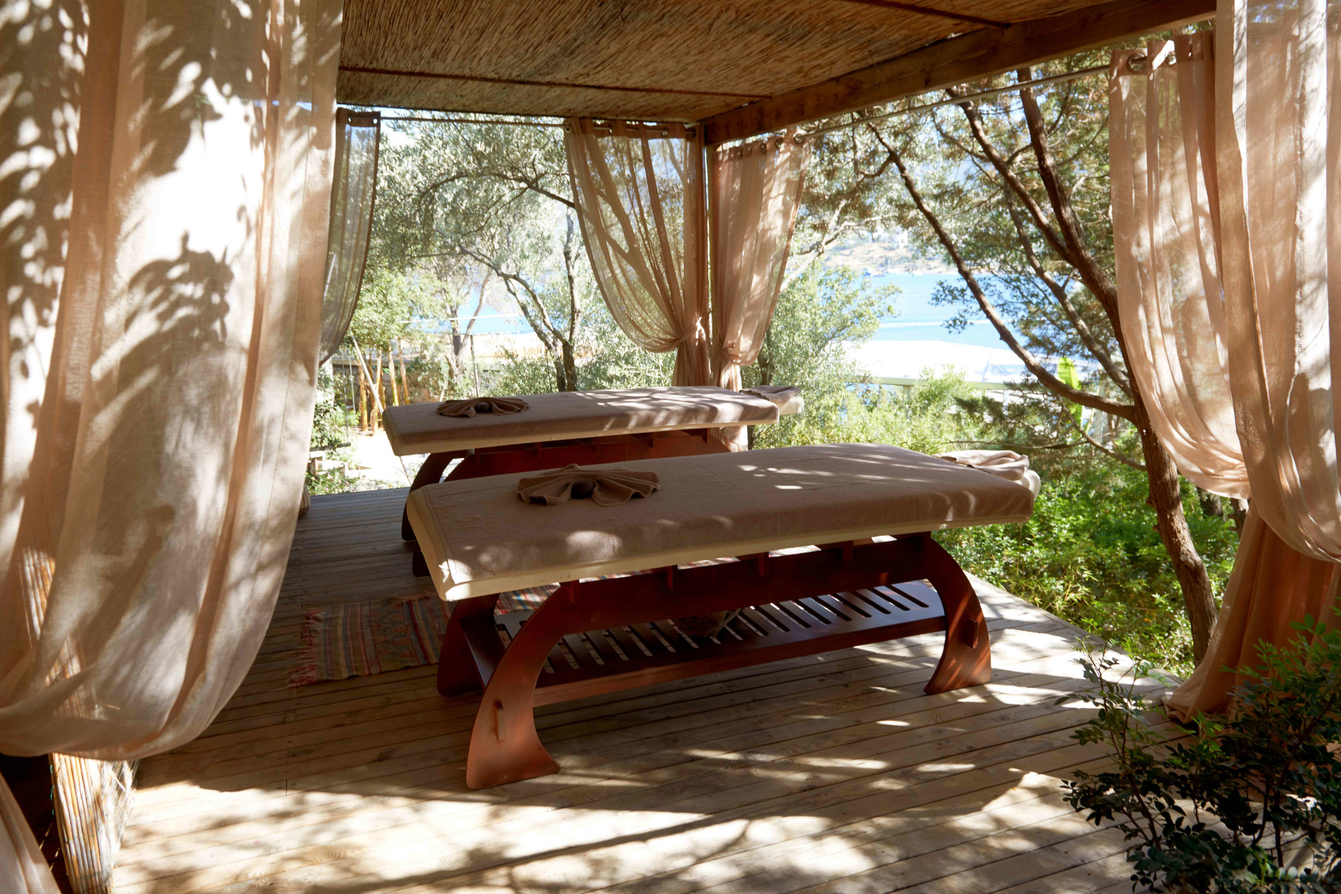 Outdoor loungers, part of the rest experience at Maçakızı Reconnects