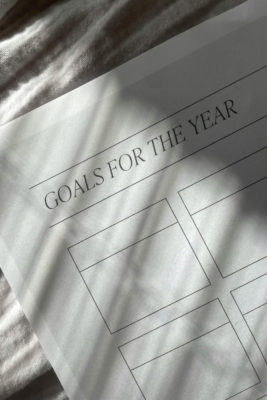 A piece of paper reading 'goals for the year'
