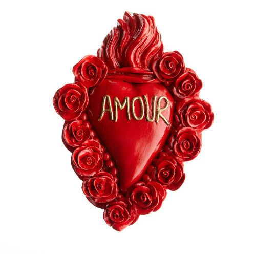 Red ceramic heart surrounded by roses and finished with the word 'amour'