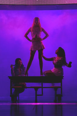 Grace Mouat (Karen), Georgina Castle (Regina), Elèna Gyasi (Gretchen) in Mean Girls