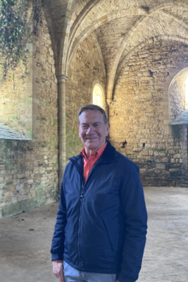 Michael Portillo at the Battle of Hastings Abbey in Great Coastal Railway Journeys s3, Eastbourne to Rye episode
