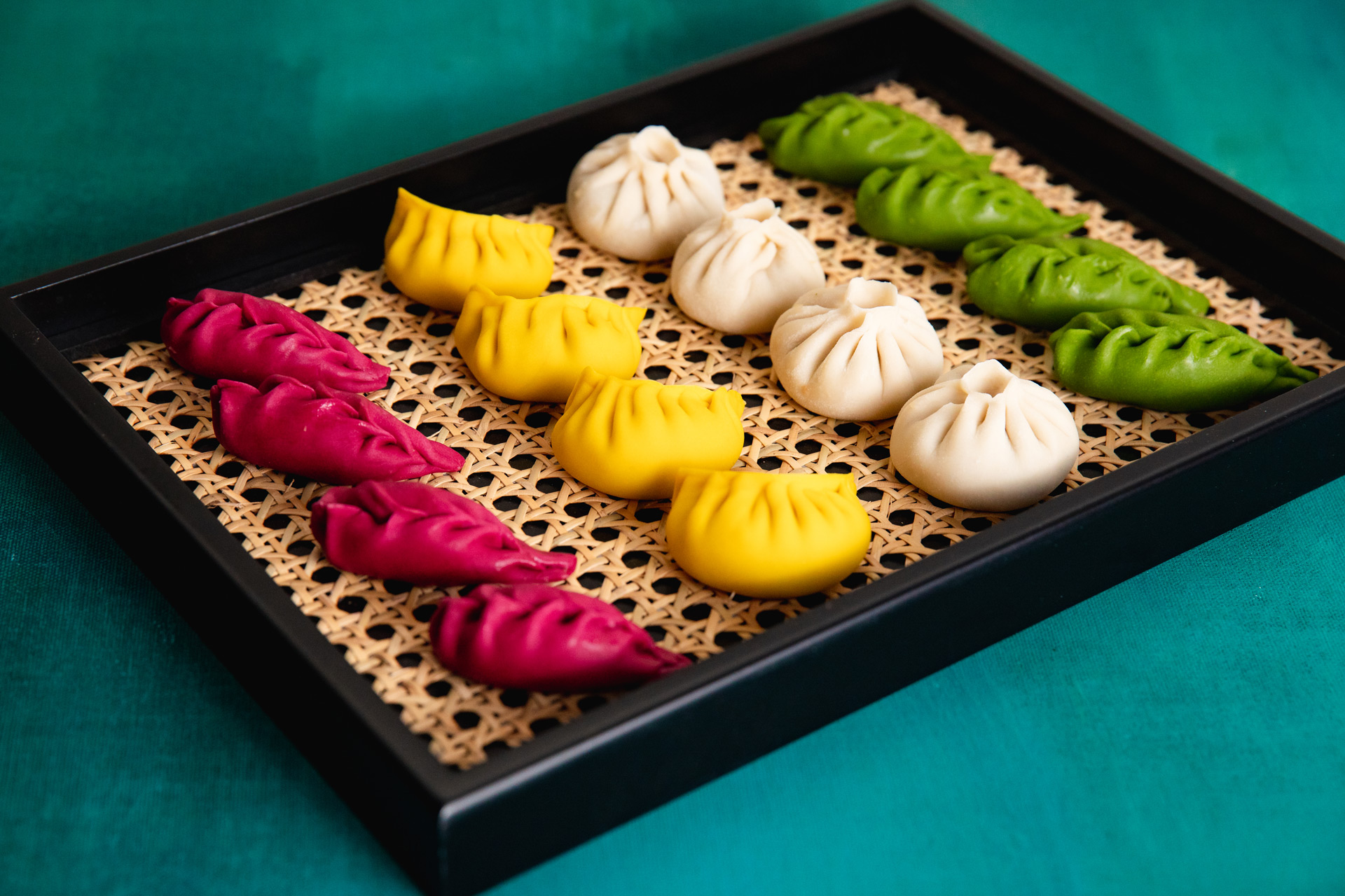 Holi momos at Fatt Pundit