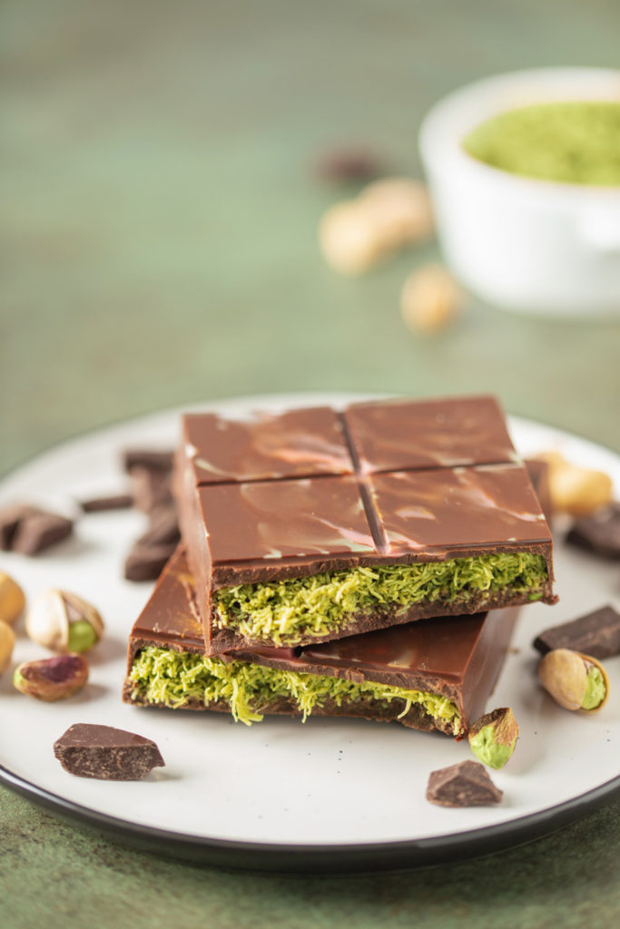 Pistachio chocolate bar