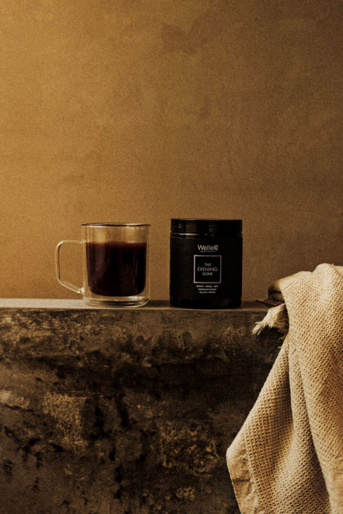 Mug and tub on wall
