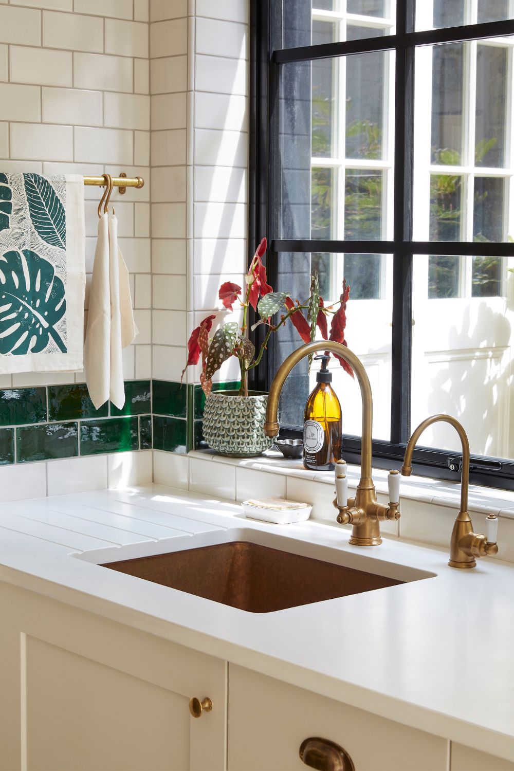 White Shaker kitchen with white marble worktops and gold hardware