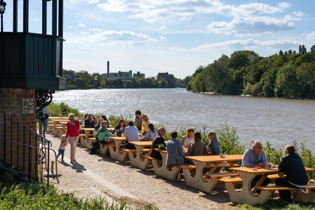 Which Celebrities Live In Barnes?