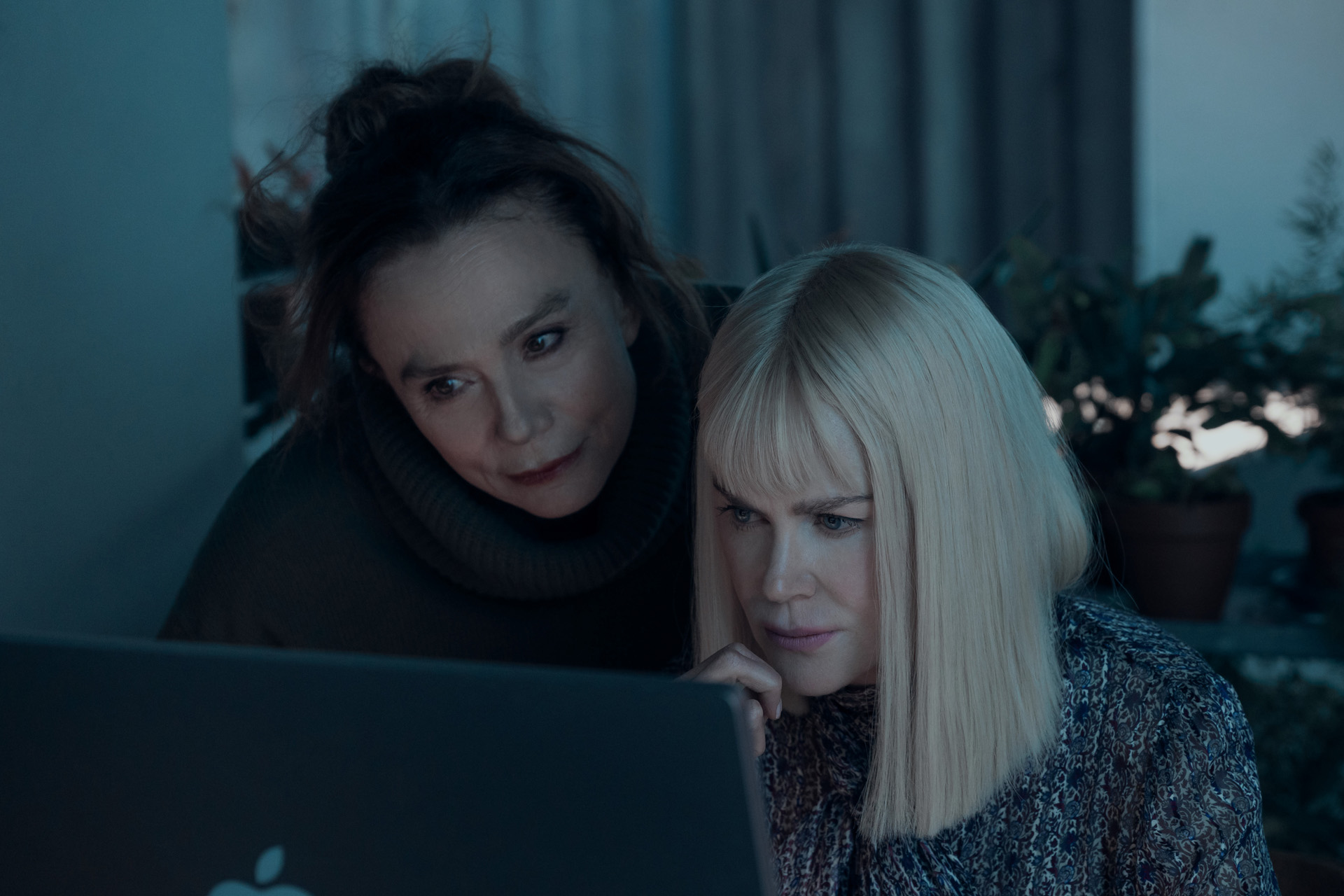 LENA OLIN & NICOLE KIDMAN in Nine Perfect Strangers