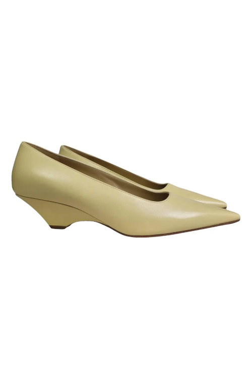 Butter yellow heels | fashion trend