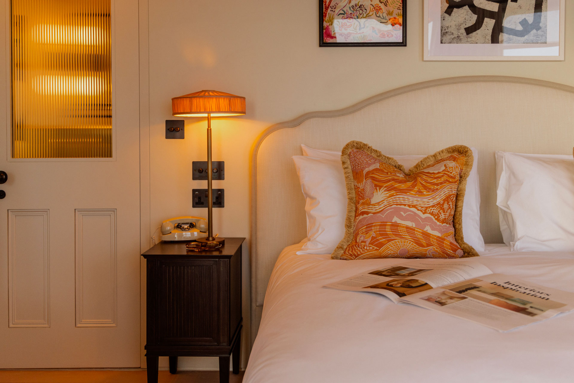 Design elements in a sea view room 
