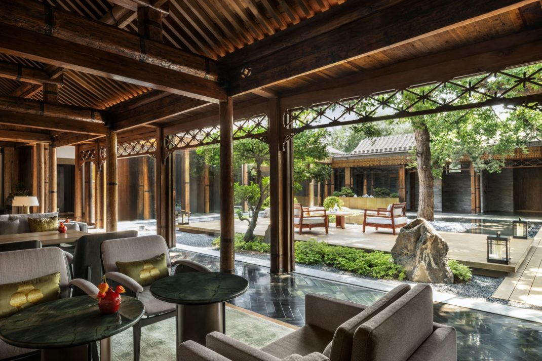 Courtyard with armchairs and a water feature