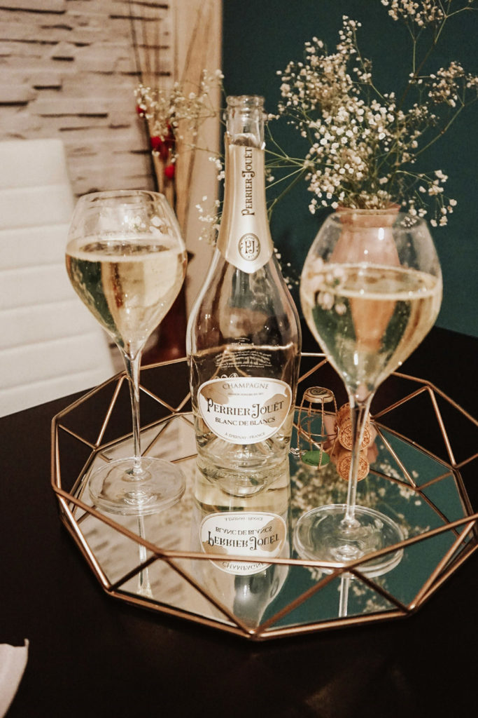 Two glasses of champagne