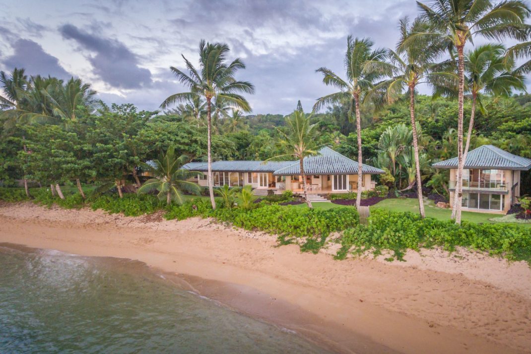 Hawaii mansion with beach frontage