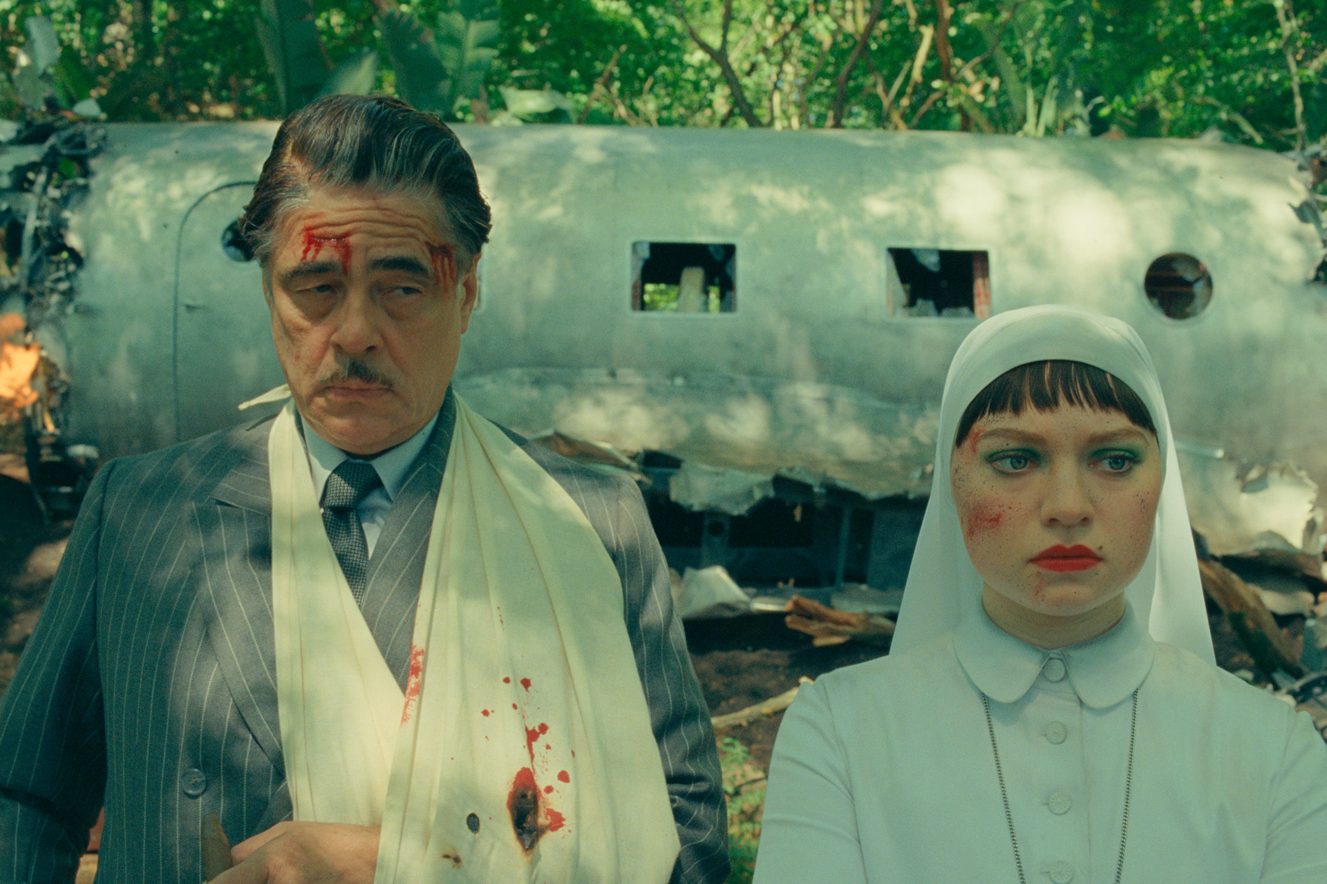 (L to R) Benicio Del Toro as Zsa-Zsa Korda and Mia Threapleton as Liesl in director Wes Anderson's THE PHOENICIAN SCHEME