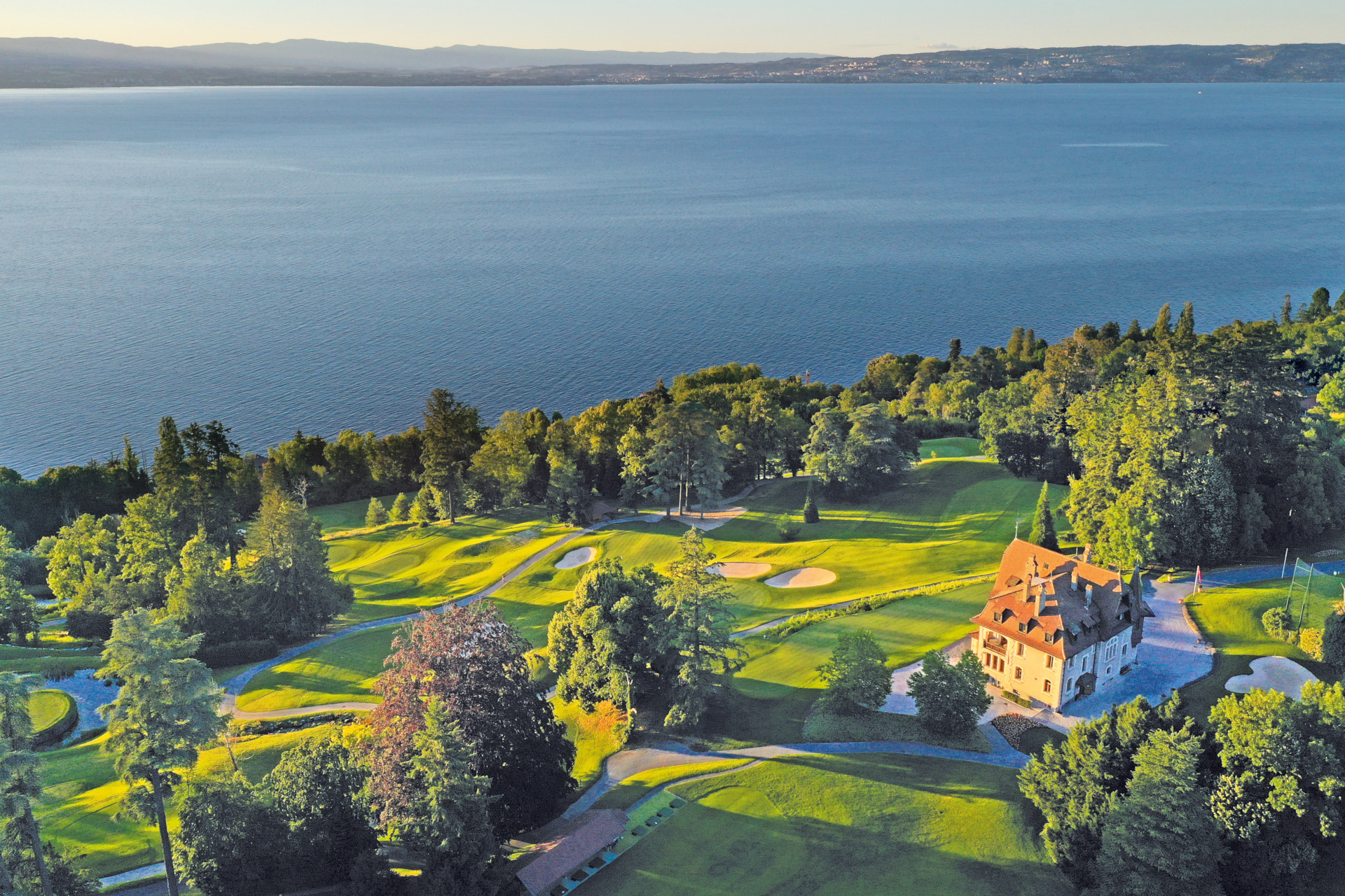 Driving Home: The Houses Located In Luxury Golf Communities