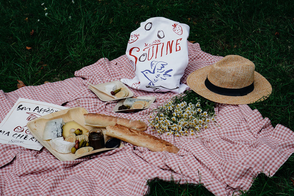 Soutine picnic hamper