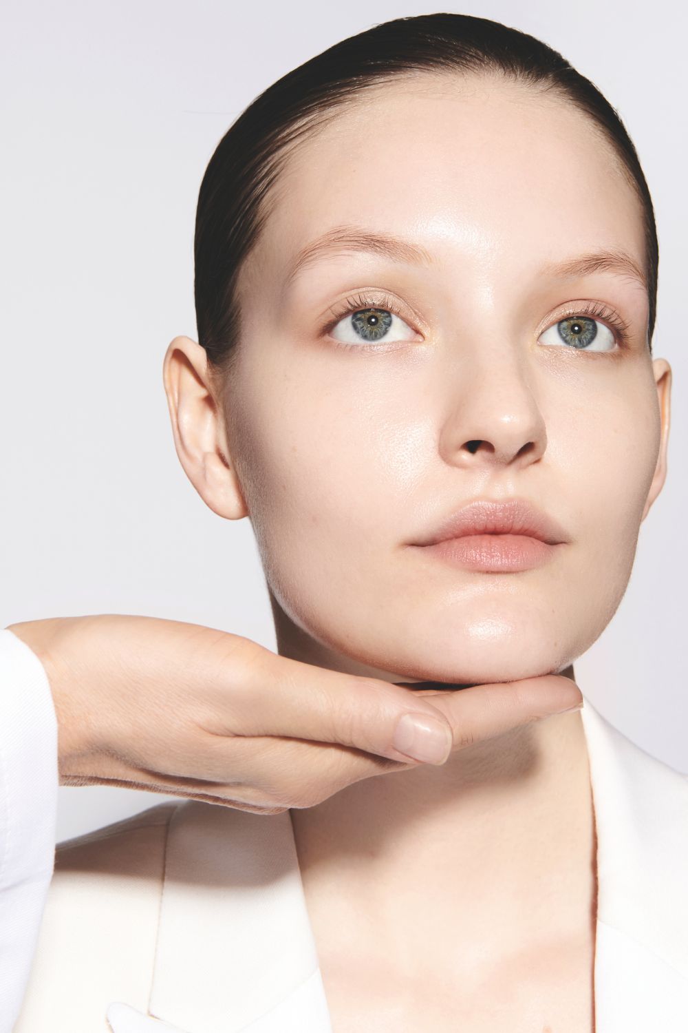 How To Get Glowy Summer Skin Without Makeup